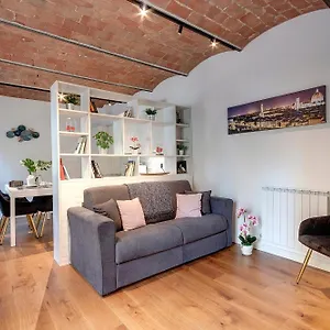 https://mamo-florence-bonnie-clyde-apartments.it-tuscanyhotel.com