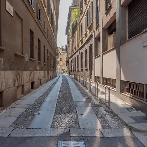 https://via-disciplini-apartment-corso-italia.it-lombardy.com