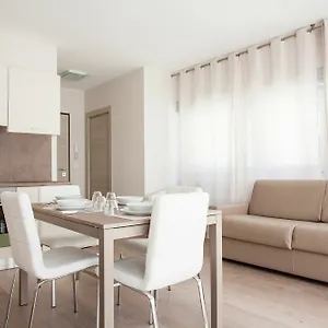 https://astoria-suite-apartments.emilia-romagnahotels.net